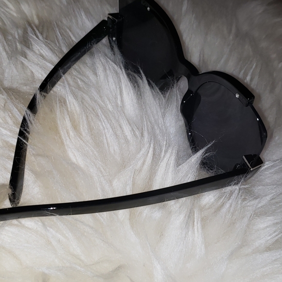 NWT ?️ 2 Fashion Sunglasses main image 4